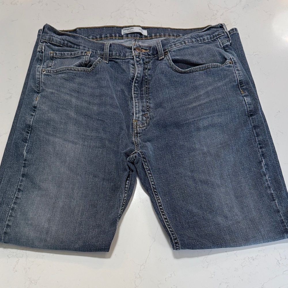 Levi’s Signature Gold Men's Blue Denim Jeans. Regular.  Size 36/32